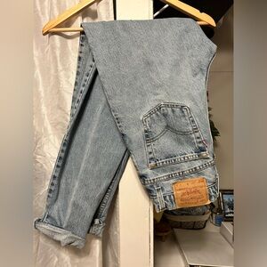 Light to medium wash VINTAGE Levi’s 512
